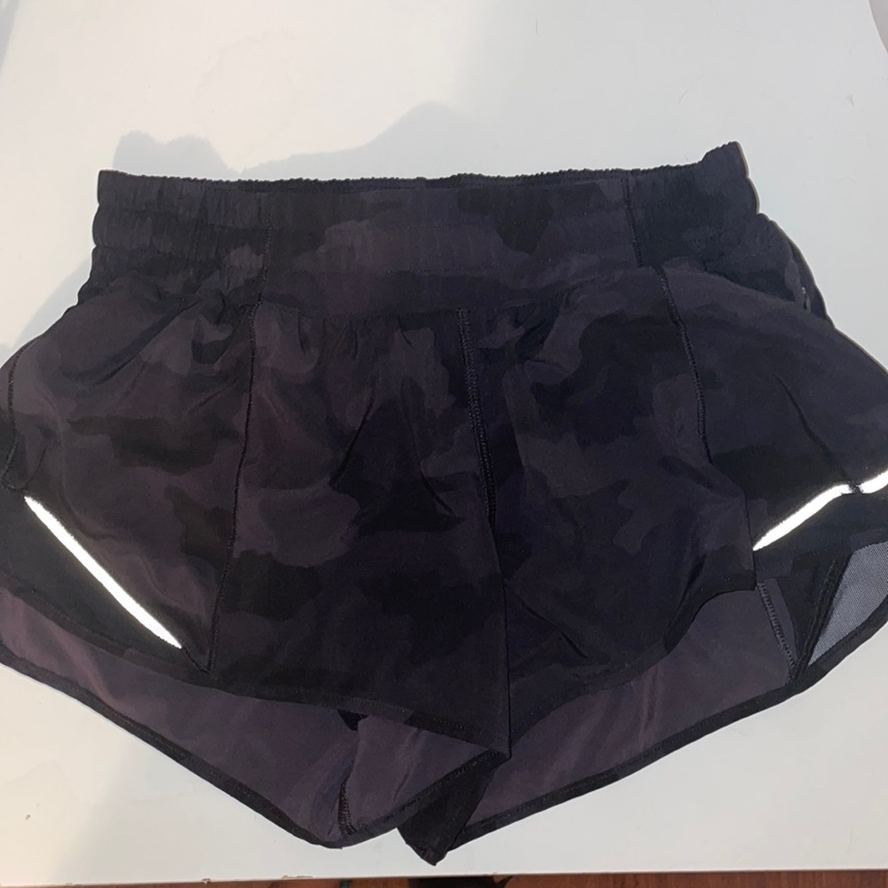 Black camo lululemon 2.5 hotty hot shorts ; perfect condition